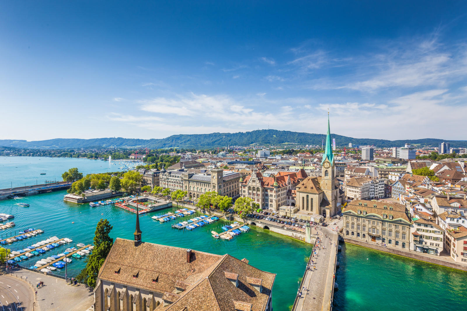 Blick über die Stadt Zürich und den Zürichersee